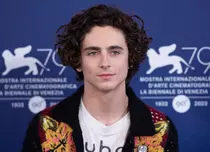 Cum se descurcă Timothée Chalamet în rolul lui Willy Wonka. Dezvăluirile unui alt actor din filmul „Wonka”