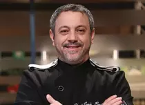Sorin Bontea locuiește într-o casă plină de culoare. Chef-ul are o bucătarie demnă de un restaurant și o curte spațioasă