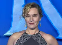 Kate Winslet, la premiera Avatar 2 într-o rochie pe care a mai purtat-o în urmă cu 7 ani. Ce ținute au mai atras atenția pe covorul albastru