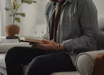 Comandă de pe BOOKZONE cărți de Radu Paraschivescu și vei descoperi lecturi fascinante