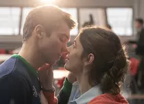 „Îndrăgostiți din nou”, serial Netflix. Tot ce știm până acum despre viitorul serial de comedie romantică