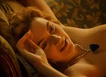Filme la TV azi, 7 ianuarie: „Titanic”, „Jaf în stil italian”, „Ce-și doresc femeile”, „Casa de lângă lac”
