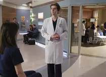 Regretul lui Freddie Highmore din perioada în care filma pentru „Doctorul cel bun”. Serialul este în top 10 Netflix