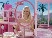 „Barbie”, noul trailer al filmului ne invită într-o lume înotând în valuri de roz