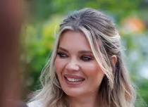 Gina Pistol, adevărul despre prezența tatălui său la nunta ei cu Smiley. „Nu s-a tolănit nimeni pe jos ca-n telenovele”