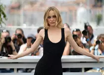 Lily-Rose Depp a confirmat relația cu noua iubită. Cu cine se iubește fiica lui Johnny Depp