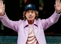 Mick Jagger a împlinit 80 de ani! Artistul, în formă maximă alături de fiul său de 6 ani