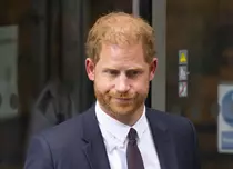 Prințul Harry se întoarce în Marea Britanie fără Meghan Markle. Se împlinește un an de la moartea reginei Elisabeta