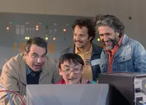 Comedia „Încă două lozuri” va fi disponibilă și pe Netflix. Dragoș Bucur are un rol care promite să aducă hohote de râs