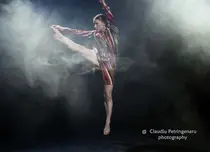TVR 1 difuzează documentarul „La Bella Figura - Scurte eseuri despre corpuri feminine”. Când e premiera