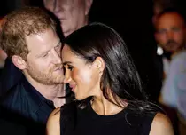 Meghan Markle și Prințul Harry s-au întors în Europa. Ducesa de Sussex a strălucit într-o rochie de doar 80 de dolari