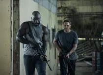 Filme la TV azi, 13 septembrie: „S.O.S.: Aterizare forțată”, „Trenul cu bani”, „Furtul de diamante”, „Legile atracției”