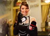 Olivia Păunescu, apariție de senzație. A atras privirile tuturor cu ținuta ei inspirată de Coco Chanel