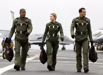 Filme la TV azi, 27 octombrie: „Stealth - Pericol invizibil”, „Doamna din furgonetă”, „Femeia în negru”, „Invadarea lumii: Bătălia Los Angeles”