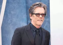Kevin Bacon a recreat celebrul dans din filmul „Footloose”. A sărbătorit sfârșitul grevei actorilor