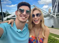 Victor Cornea a reacționat după ce fanii au spus că Andreea Bălan îi este antrenor. Sportivul este însoțit la turnee de solistă: „Nu mai merge la muncă?”