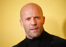 Jason Statham, transformare radicală pentru cel mai nou rol. Cum a apărut la o prezentare de modă. Fanii au rămas fără cuvinte