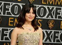 Jenna Ortega, fabuloasă la Premiile Emmy 2024, într-o rochie care a fost realizată în 600 de ore. „Este ca o operă de artă”