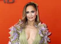 Jennifer Lopez, fără lenjerie în cel mai nou videoclip. Ipostazele îndrăznețe în care s-a lăsat filmată