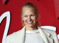 Pamela Anderson, o nouă apariție memorabilă. A atras toate privirile cu noua ei ținută 