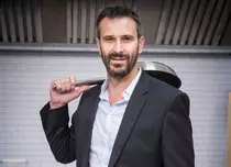 Cum arăta Nicolai Tand la începutul carierei sale. Transformarea prin care a trecut este uimitoare