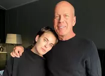 Noi imagini cu Bruce Willis, după ce a fost diagnosticat cu demență. Actorul a petrecut cu Demi Moore de ziua fiicei lor, Tallulah