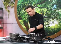 Povestea impresionantă a lui Chef Ștefan Popescu, juratul Chefi la cuțite. Ce meserie a avut înainte de a fi bucătar