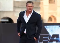 Alan Ritchson, agresat sexual de un fotograf celebru. Detalii neștiute despre drama actorului din „Reacher”