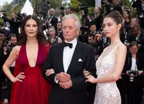 Cum arată fiica actorilor Catherine Zeta Jones și Michael Douglas. La 21 de ani, Carys e copia fidelă a mamei ei