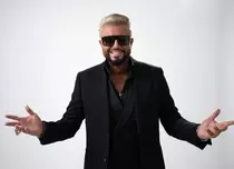 Cătălin Botezatu vine în apărarea lui Denise Rifai. Prezentatoarea a fost ținta glumelor după ce și-a schimbat coafura: „Tuns cu ciobul”