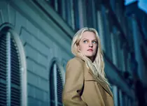 Ce știm despre „Vălul secretelor” de pe Disney+. Miniseria, cu Elisabeth Moss în rol principal, are în distribuție și un actor român