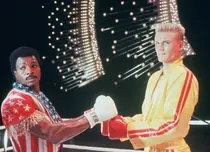 Cum arată Dolph Lundgren la 66 de ani. Actorul din „Rocky”, surprins în vacanță cu soția lui în vârstă de 27 de ani