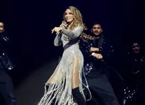 Iulia Vântur, apariție incendiară pe aceeași scenă cu Jason Derulo. Românca a susținut un concert în Dubai