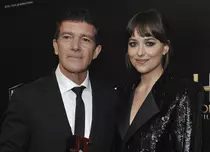 Antonio Banderas, imagine emoționantă cu Dakota Johnson, fiica lui vitregă. Actrița l-a vizitat în orașul natal
