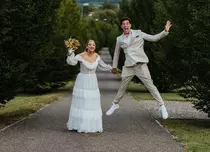 Ilona Brezoianu, noi imagini din culisele nunții sale ieșite din comun. Cum au arătat decorul și bufetul