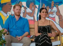 Meghan Markle și Prințul Harry, invitați în Marea Britanie. Ce încearcă să facă familia Prințesei Diana