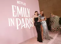 Noi detalii despre sezonul 5 al serialului „Emily in Paris”. Ce actriță celebră se alătură distribuției