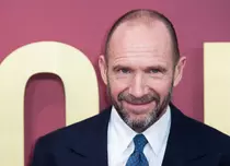 Thrillerul „Conclav” ajunge curând în cinematografe. Ralph Fiennes are rolul principal. Dată de lansare, poveste, trailer