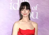 Anne Hathaway va juca în adaptarea cinematografică a romanului „Verity” de Colleen Hoover. Primele detalii