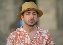 „Vecina” , comedia inspirată din coșmarul real al lui Mircea Bravo, ajunge în cinematografe: „Chema autoritățile în fiecare seară”