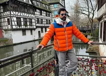Burak Özçivit a împlinit 40 de ani. Actorul din „Dragoste infinită” și-a făcut cadou o vacanță în Europa alături de soție și cei doi copii