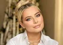Laura Cosoi a revenit în sala de sport după nașterea celei de-a patra fiică. Ce imagine a publicat. „Sunt întrebată cum rezist”