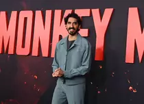 Ce știm despre „Omul-maimuță”, povestea regizată de Dev Patel. Unde poate fi văzut filmul