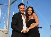 Oana Zara a fost cerută în căsătorie de Bogdan Medvedi, după 11 ani de relație. Primele imagini cu inelul de logodnă