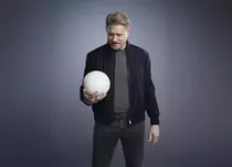 Primele imagini și data premierei pentru „Schmeichel”, noul serial original SkyShowtime. Documentarul prezintă povestea portarului Peter Schmeichel