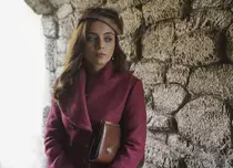 Secretele frumuseții actriței Damla Sönmez, Dilruba din serialul „Aziz”. Ritualul de la care nu se abate niciodată