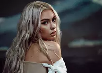 Jo revine pe scena care a consacrat-o după 13 ani. Artista ajunge din nou în fața juriului de la X Factor