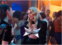 Camille Razat părăsește serialul „Emily in Paris” în sezonul 5. Ce schimbări se anunță pentru producția Netflix