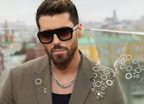 Can Yaman, primit cu urale de fanii brazilieni. Cum s-a distrat actorul în Rio de Janeiro