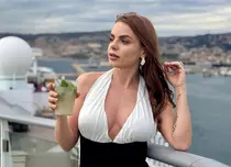 Cătălina Grama (Jojo), apariție spectaculoasă pe un vas de croazieră. Vedeta din „Tătuțu`”, în vacanță fără Paul Ipate